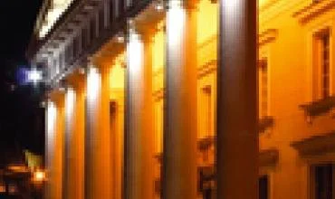 Ar šiuolaikines „belanges“ išgelbės spalvotas apšvietimas?