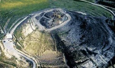 Archeologai skelbiasi suradę karaliaus Erodo sarkofagą