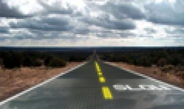 Asfalto kelius pakeis greitkeliai iš saulės baterijų?