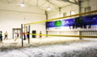 Atidarytas pirmas Lietuvoje uždaras pliažinio tinklinio aikštynas