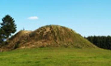 Atrastas nežinomas piliakalnis