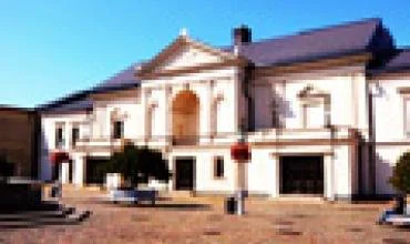 Atstatyti Klaipėdos dramos teatro mūrai laukia stogo