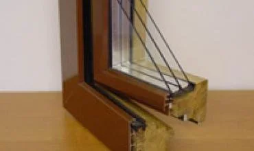 „Doleta“ pirmoji Lietuvoje pradėjo gaminti langus iš eukalipto