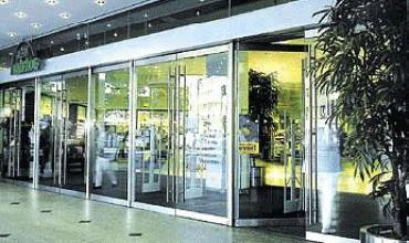 Rinkoje padidinta apkaustų berėmėms konstrukcijoms pasiūla
