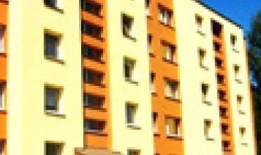 Geriausiai atnaujintais daugiabučiais pripažinti namai Varėnos rajone, Panevėžyje ir Alytuje