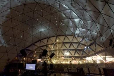 "Omnitel" pristatomoje "Erdvės geometrijoje" – pirmasis Baltijos šalyse geodezinis kupolas