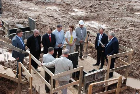 Per pusmetį iškils naujas žemės ūkio technikos centras