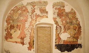 Sienos pasakoja istoriją