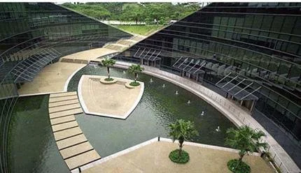 Singapūro universiteto Meno, dizaino ir medijos fakultetas: kraštovaizdis ar pastatas?