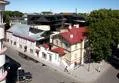 Šiuolaikinis daugiabutis Talino senamiesčio kontekste